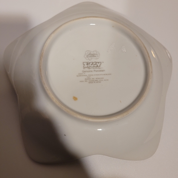 16 Piece Set Vintage Holiday Plates, Saucers, and Cups EUC - Picture 7 of 8